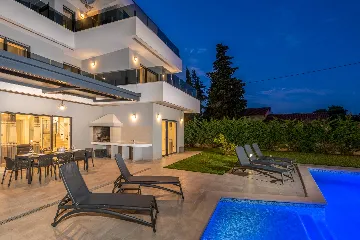 Villa in Premantura with Hydromassage Pool