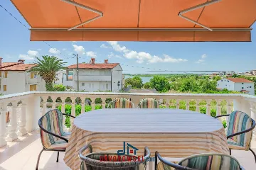 3-Bedroom Apartment in Medulin with Sea Views