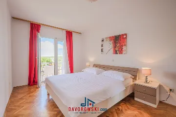 3-Bedroom Apartment in Medulin with Sea Views