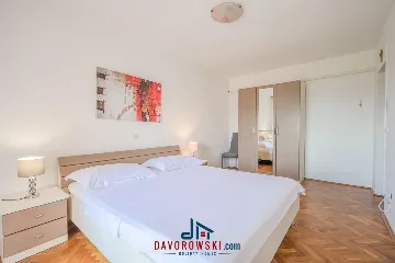 3-Bedroom Apartment in Medulin with Sea Views