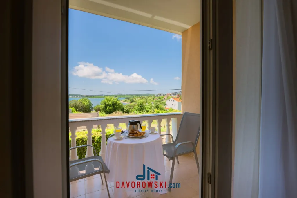 3-Bedroom Apartment in Medulin with Sea Views