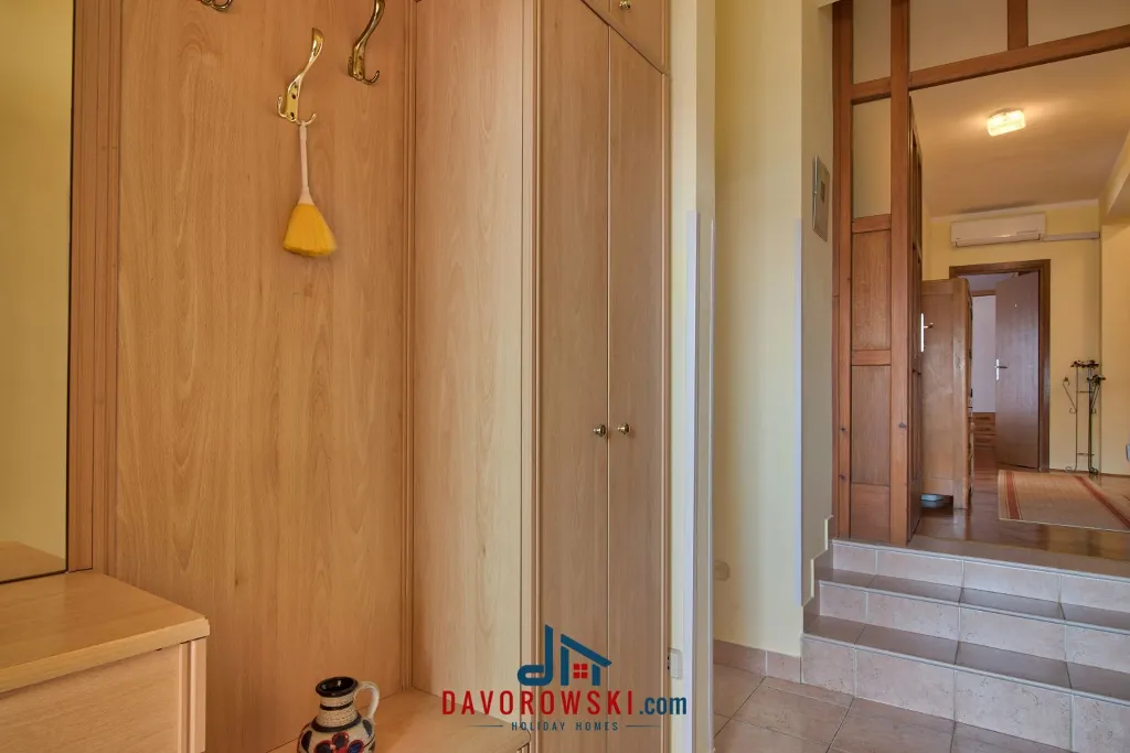 3-Bedroom Apartment in Medulin with Sea Views
