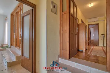 3-Bedroom Apartment in Medulin with Sea Views