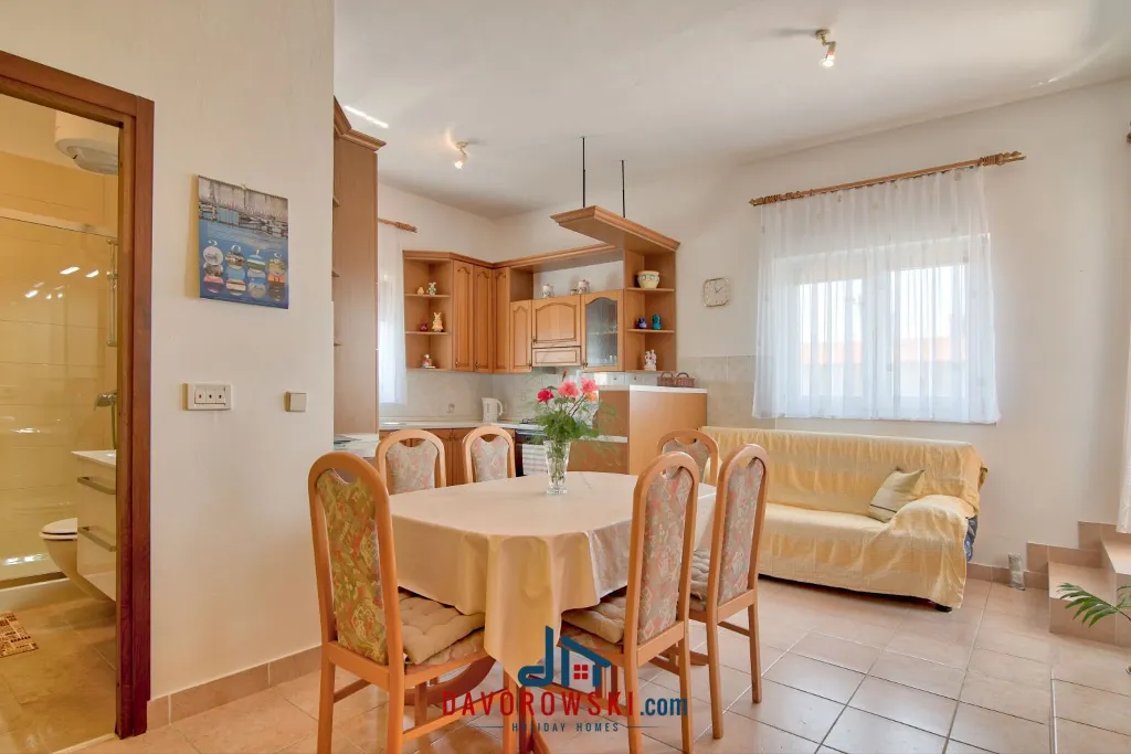 3-Bedroom Apartment in Medulin with Sea Views