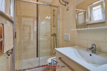 3-Bedroom Apartment in Medulin with Sea Views