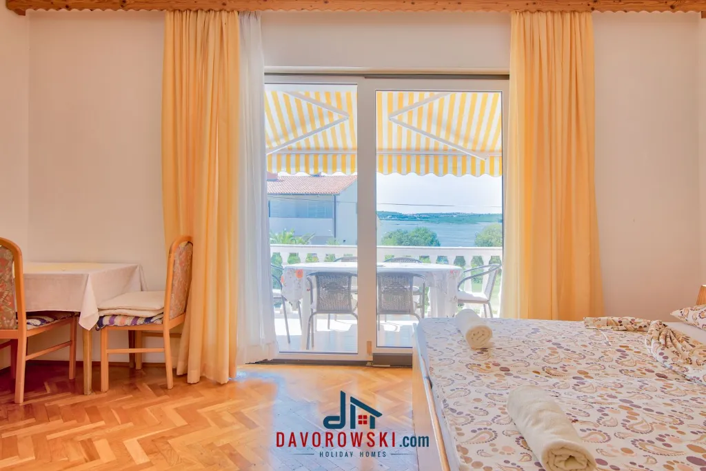 3-Bedroom Apartment in Medulin with Sea Views
