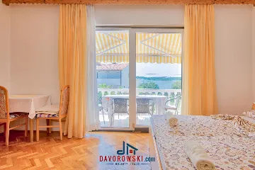 3-Bedroom Apartment in Medulin with Sea Views