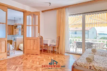 3-Bedroom Apartment in Medulin with Sea Views