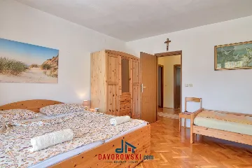 3-Bedroom Apartment in Medulin with Sea Views