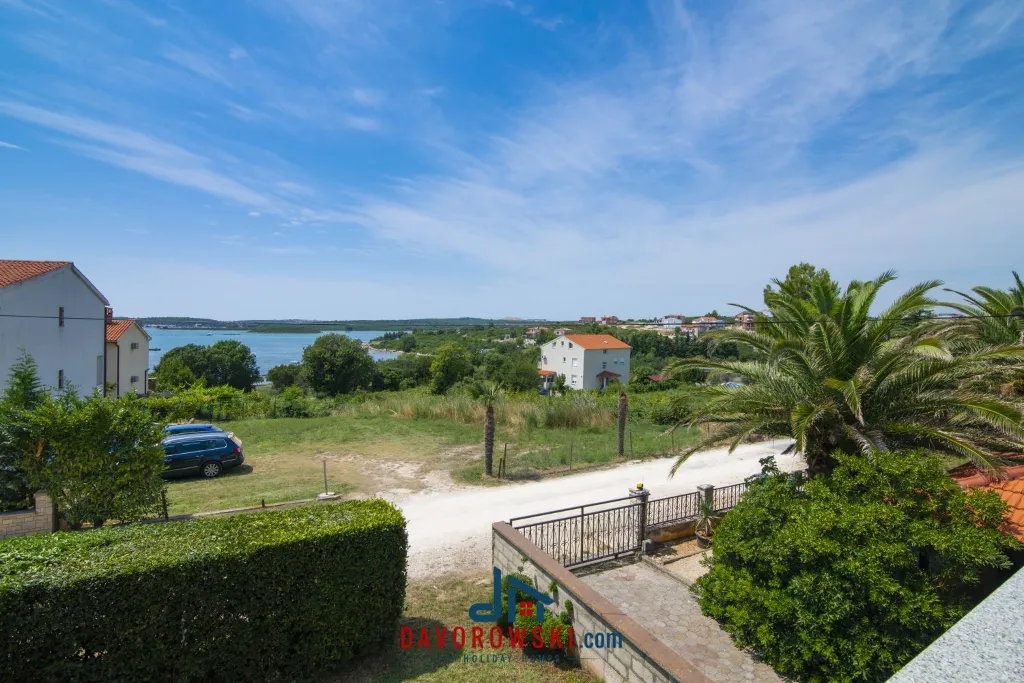 3-Bedroom Apartment in Medulin with Sea Views