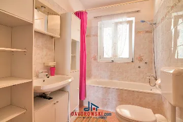 3-Bedroom Apartment in Medulin with Sea Views