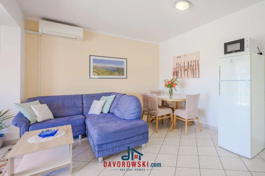 Sea-View Apartment for 4 in Medulin