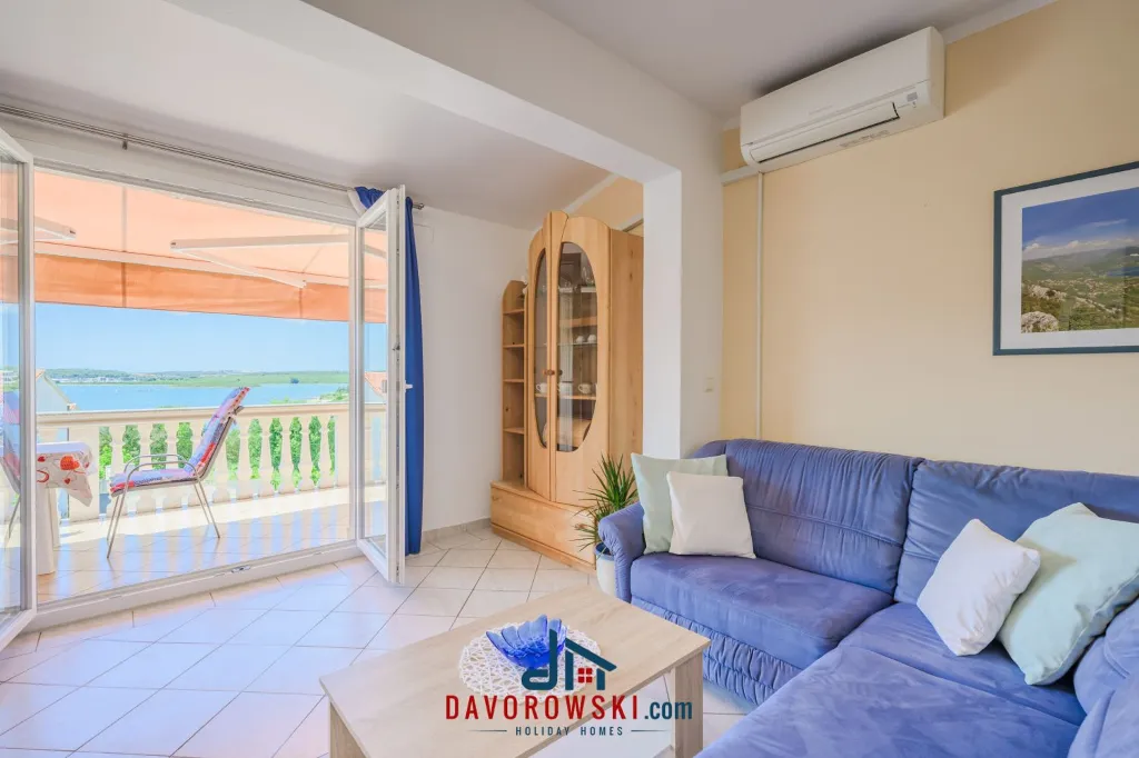 Sea-View Apartment for 4 in Medulin