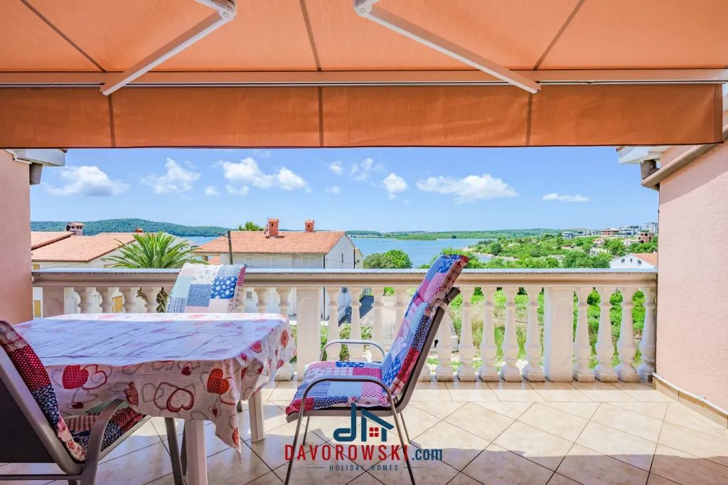 Sea-View Apartment for 4 in Medulin