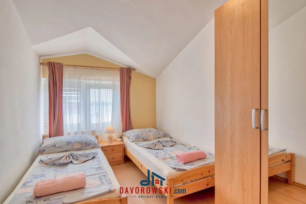 Sea-View Apartment for 4 in Medulin