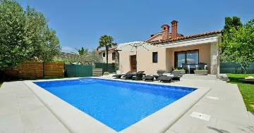 6-Guest Villa with Private Pool in Galižana