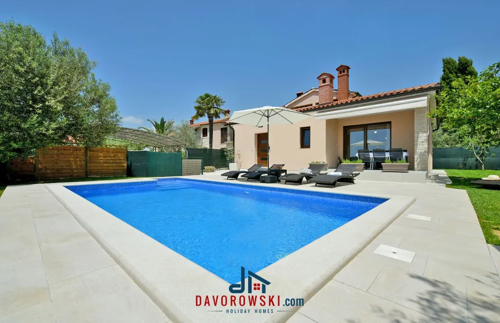 6-Guest Villa with Private Pool in Galižana