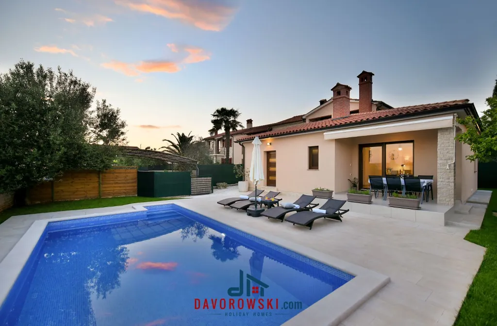 6-Guest Villa with Private Pool in Galižana
