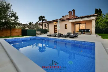 6-Guest Villa with Private Pool in Galižana