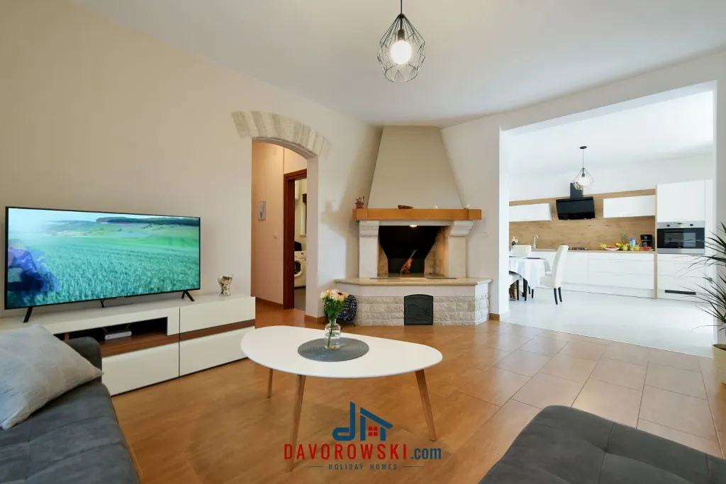 6-Guest Villa with Private Pool in Galižana