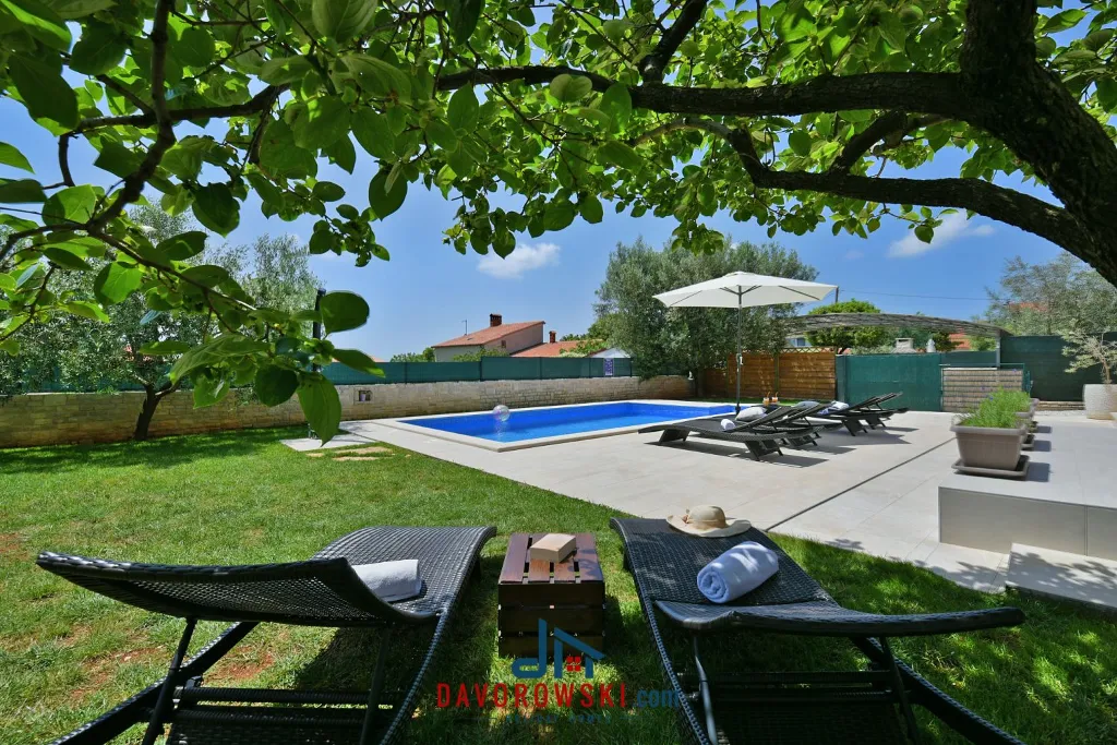 6-Guest Villa with Private Pool in Galižana