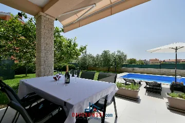 6-Guest Villa with Private Pool in Galižana