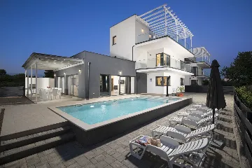 Pula Villa for 12 Guests with 50m² Pool