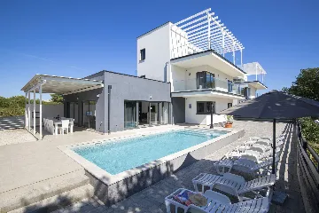 Pula Villa for 12 Guests with 50m² Pool