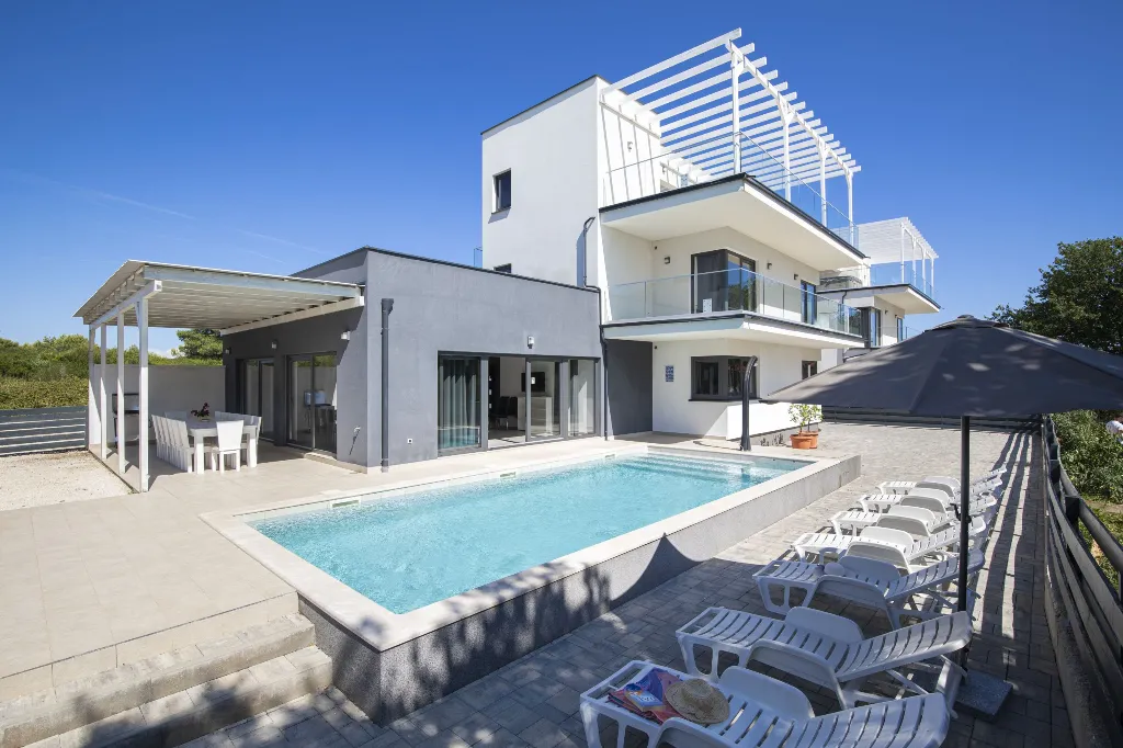 Pula Villa for 12 Guests with 50m² Pool