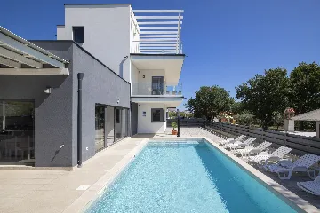 Pula Villa for 12 Guests with 50m² Pool