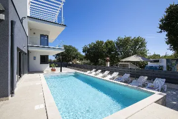 Pula Villa for 12 Guests with 50m² Pool