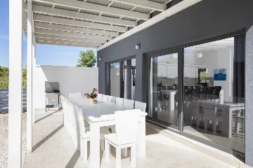 Pula Villa for 12 Guests with 50m² Pool