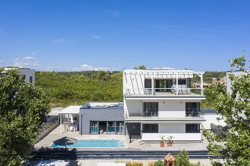 Pula Villa for 12 Guests with 50m² Pool