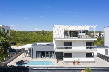 Pula Villa for 12 Guests with 50m² Pool