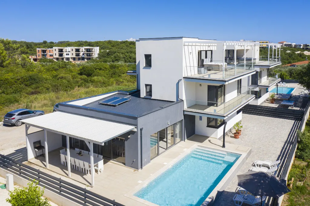 Pula Villa for 12 Guests with 50m² Pool