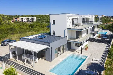 Pula Villa for 12 Guests with 50m² Pool