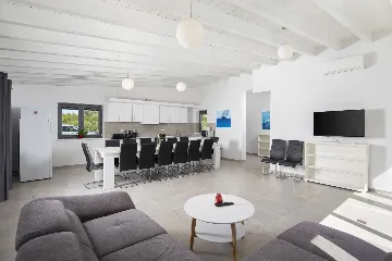 Pula Villa for 12 Guests with 50m² Pool