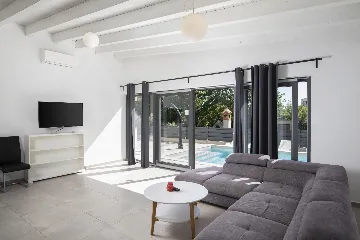 Pula Villa for 12 Guests with 50m² Pool