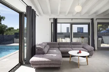 Pula Villa for 12 Guests with 50m² Pool