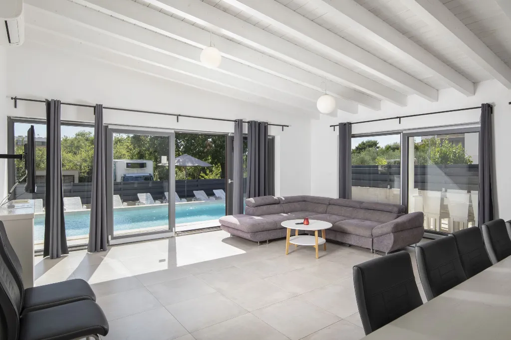 Pula Villa for 12 Guests with 50m² Pool