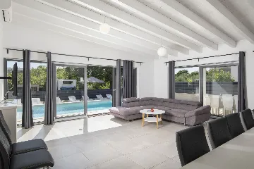 Pula Villa for 12 Guests with 50m² Pool