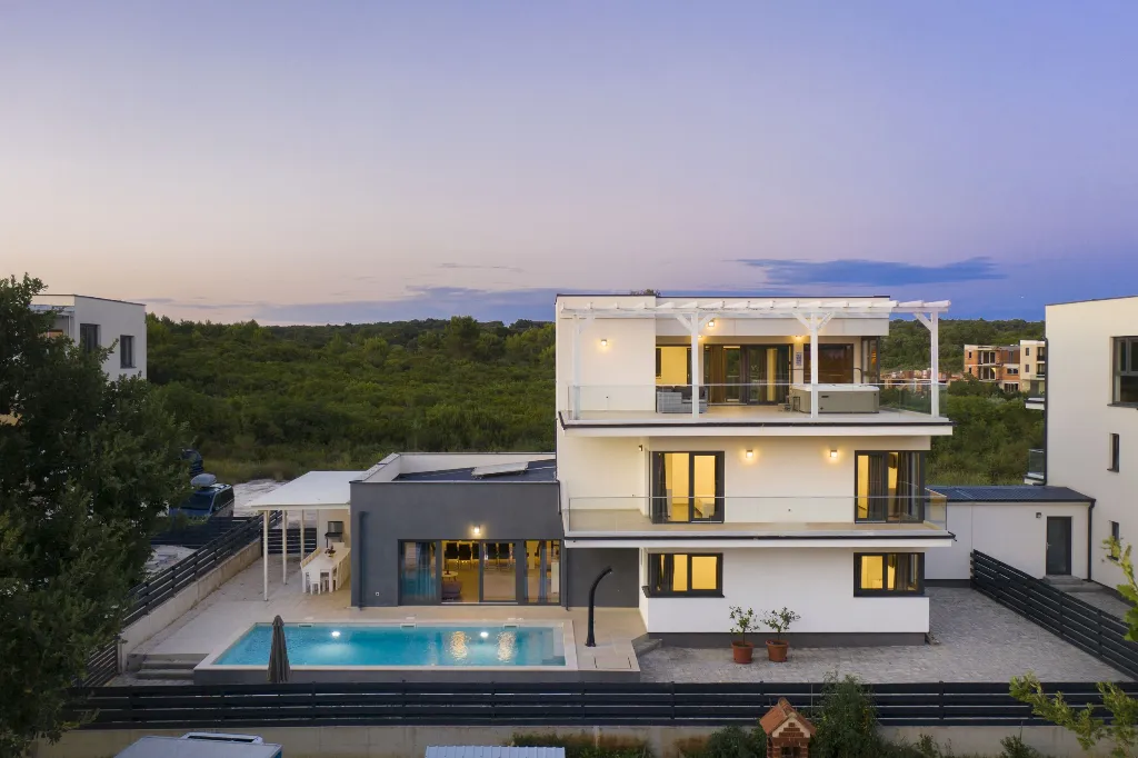 Pula Villa for 12 Guests with 50m² Pool