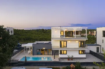 Pula Villa for 12 Guests with 50m² Pool