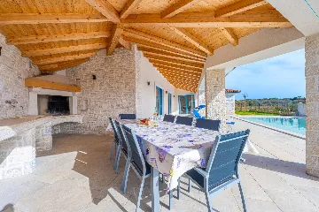 4-Bedroom Villa in Vodnjan for 8 Guests