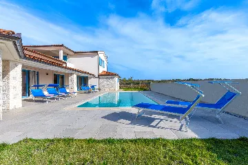 4-Bedroom Villa in Vodnjan for 8 Guests