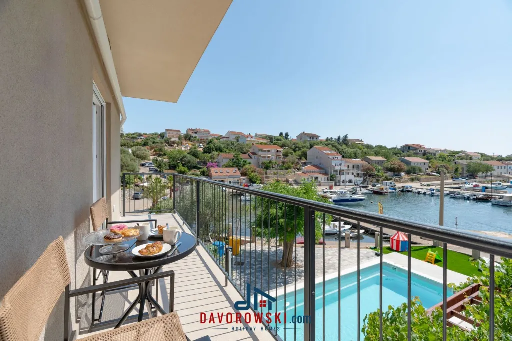 Modern Sea-View Apartment in Novalja for Up to 4
