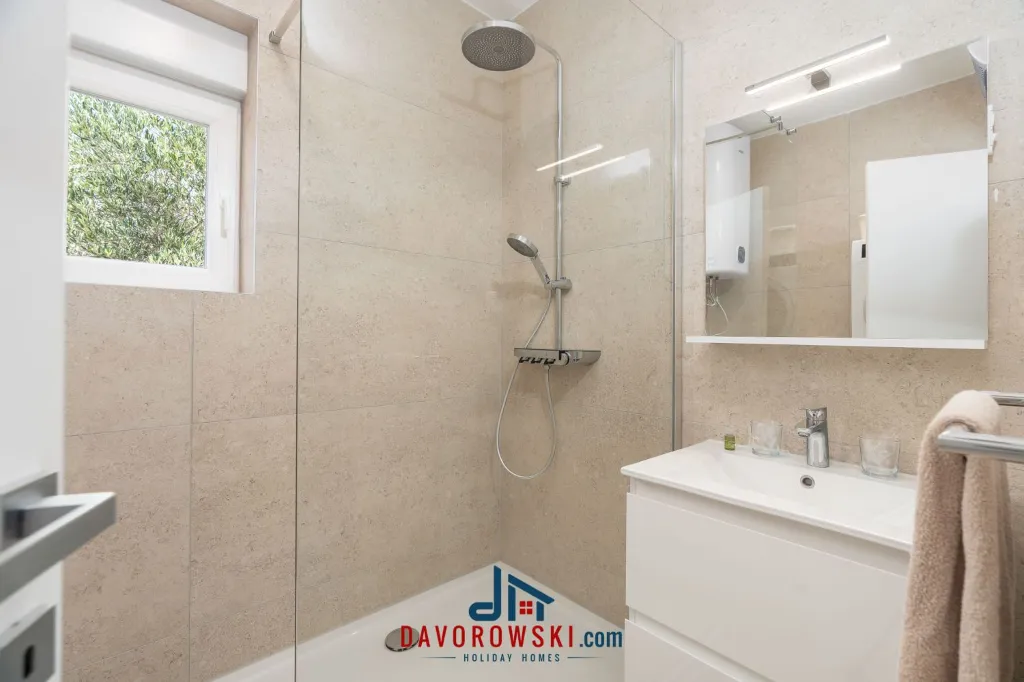 Modern Sea-View Apartment in Novalja for Up to 4