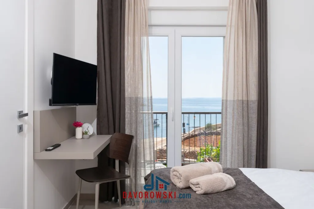 Modern Sea-View Apartment in Novalja for Up to 4