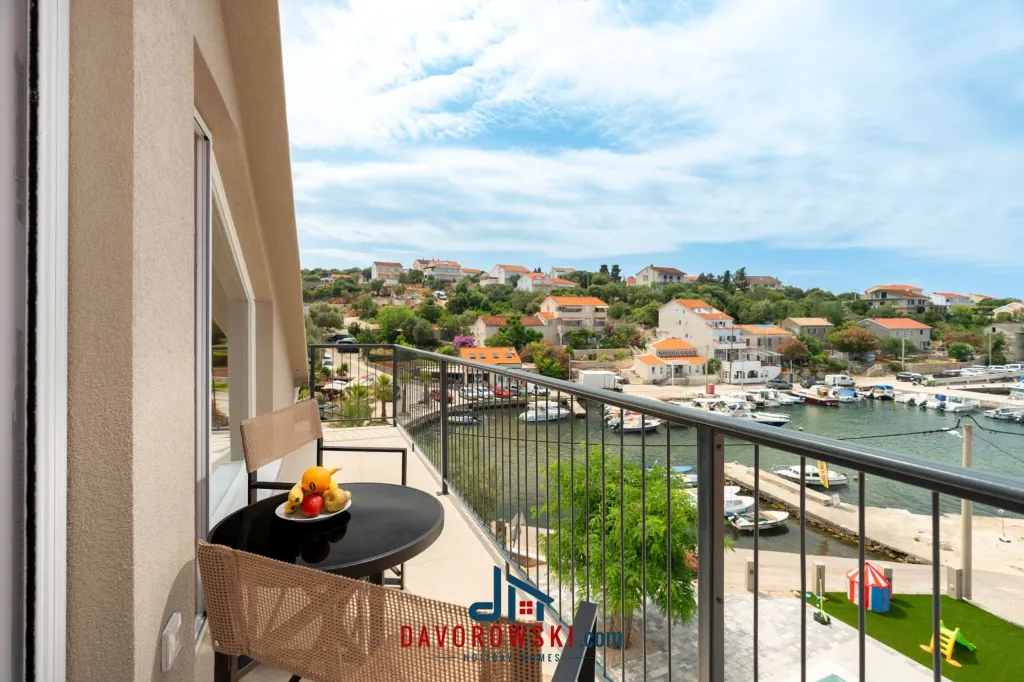 Sea-View Apartment in Lun, Island of Pag (Sleeps 4)
