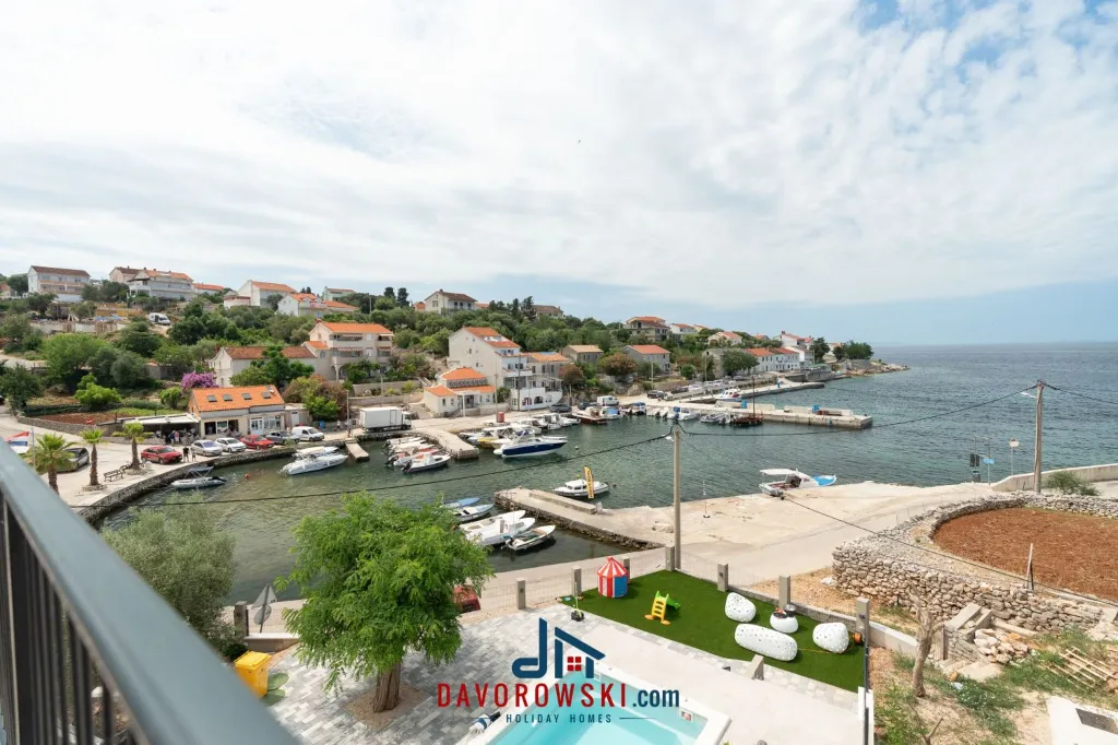 Sea-View Apartment in Lun, Island of Pag (Sleeps 4)